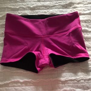 Lululemon boogie shorts pink black size 6